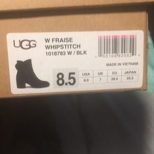 UGGS NEVER WORN